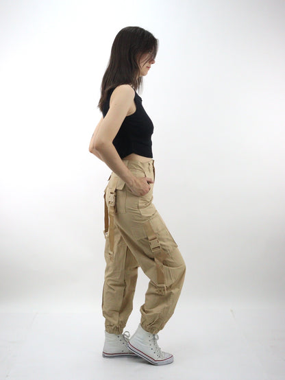 Pantalón cargo de color beige con cintas de broche (NUEVA TEMPORADA)