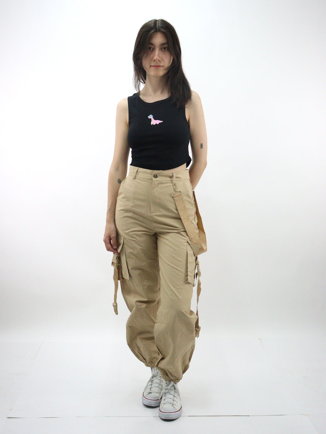 Pantalón cargo de color beige con cintas de broche (NUEVA TEMPORADA)