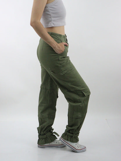 Pantalón cargo de color verde militar (NUEVA TEMPORADA)