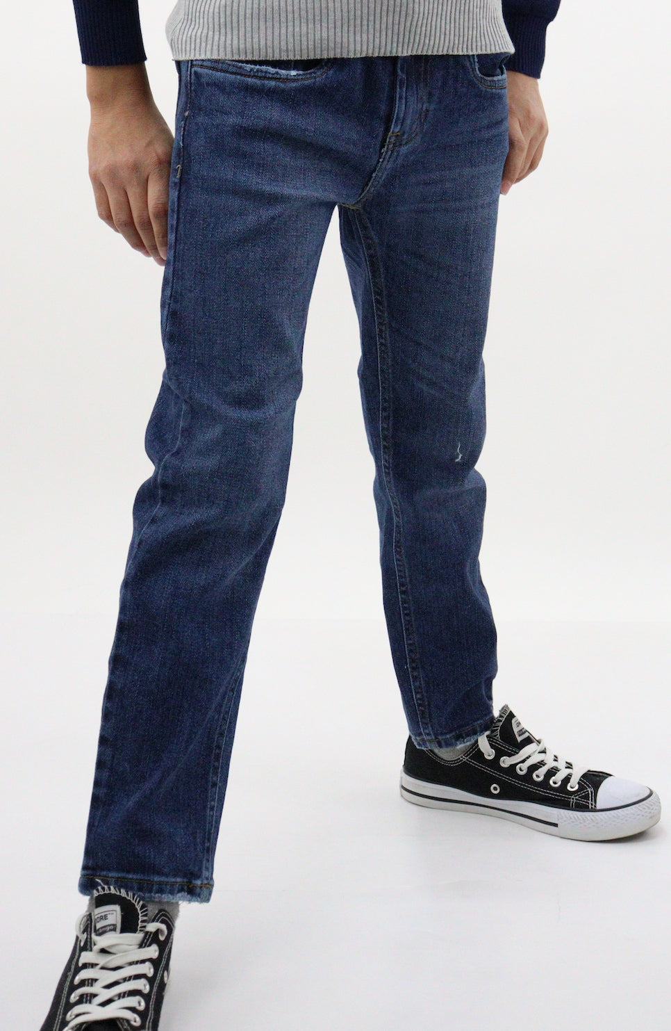 Jeans slim de color azul intenso