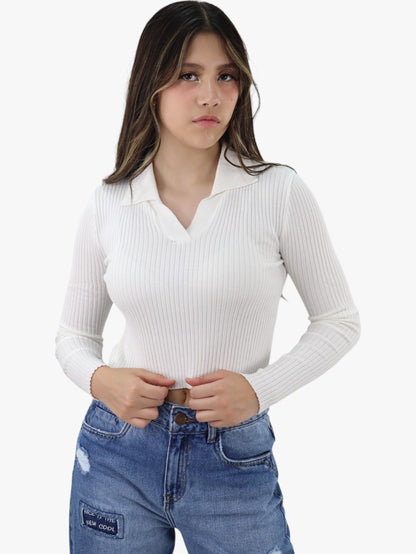 Blusa manga larga de color blanco con cuello V