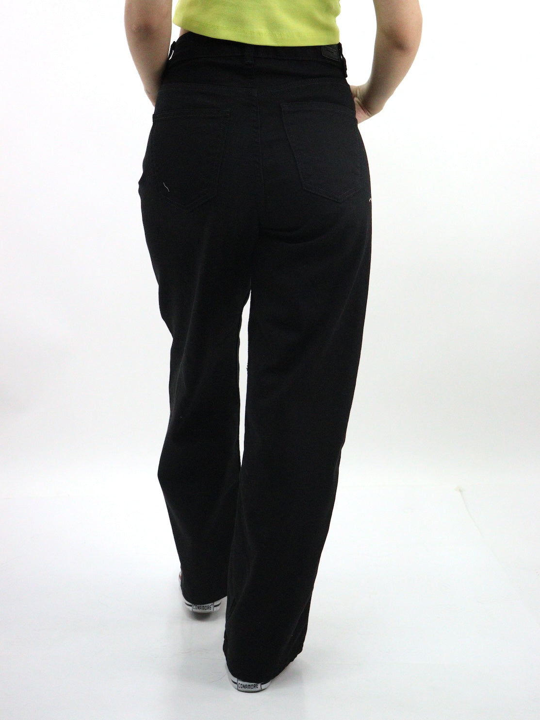 Jeans wide de color negro