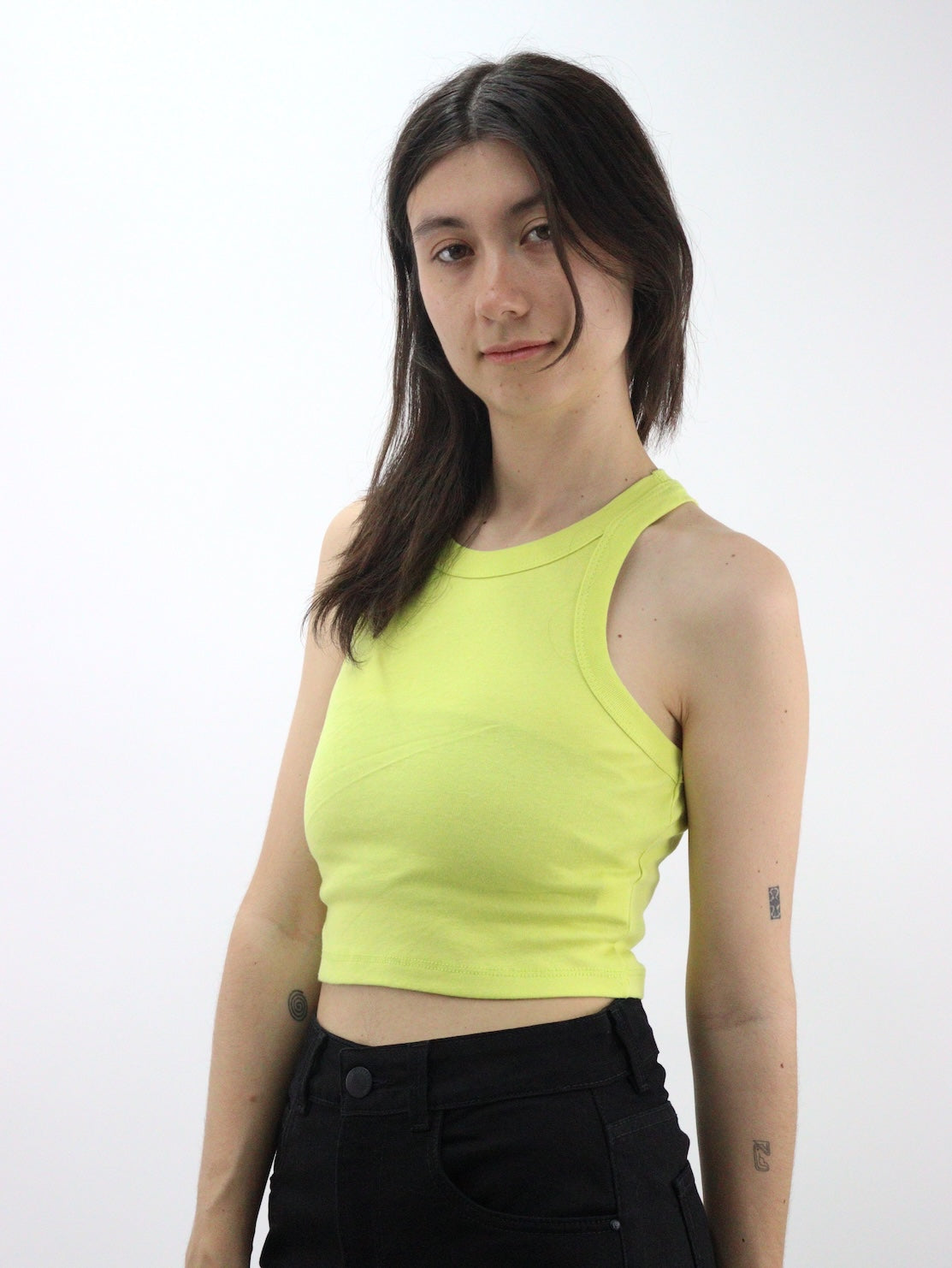 Playera tank básica de color amarillo (NUEVA TEMPORADA)