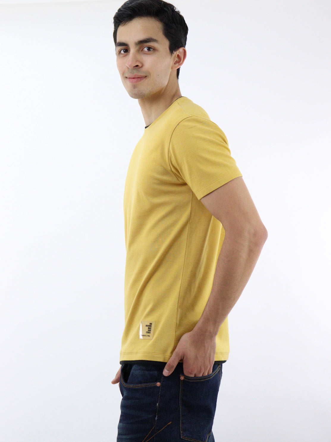 Playera manga corta de color combinado amarillo mostaza/negro (NUEVA TEMPORADA)