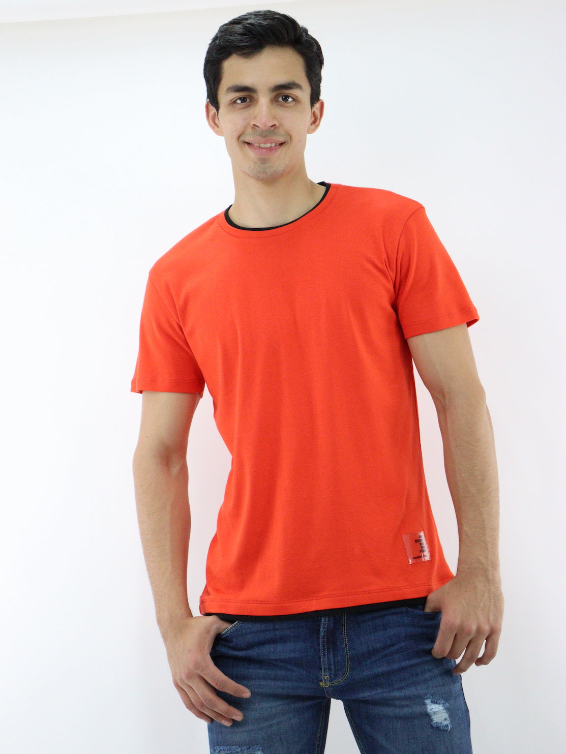 Playera manga corta de color combinado rojo/negro (NUEVA TEMPORADA)