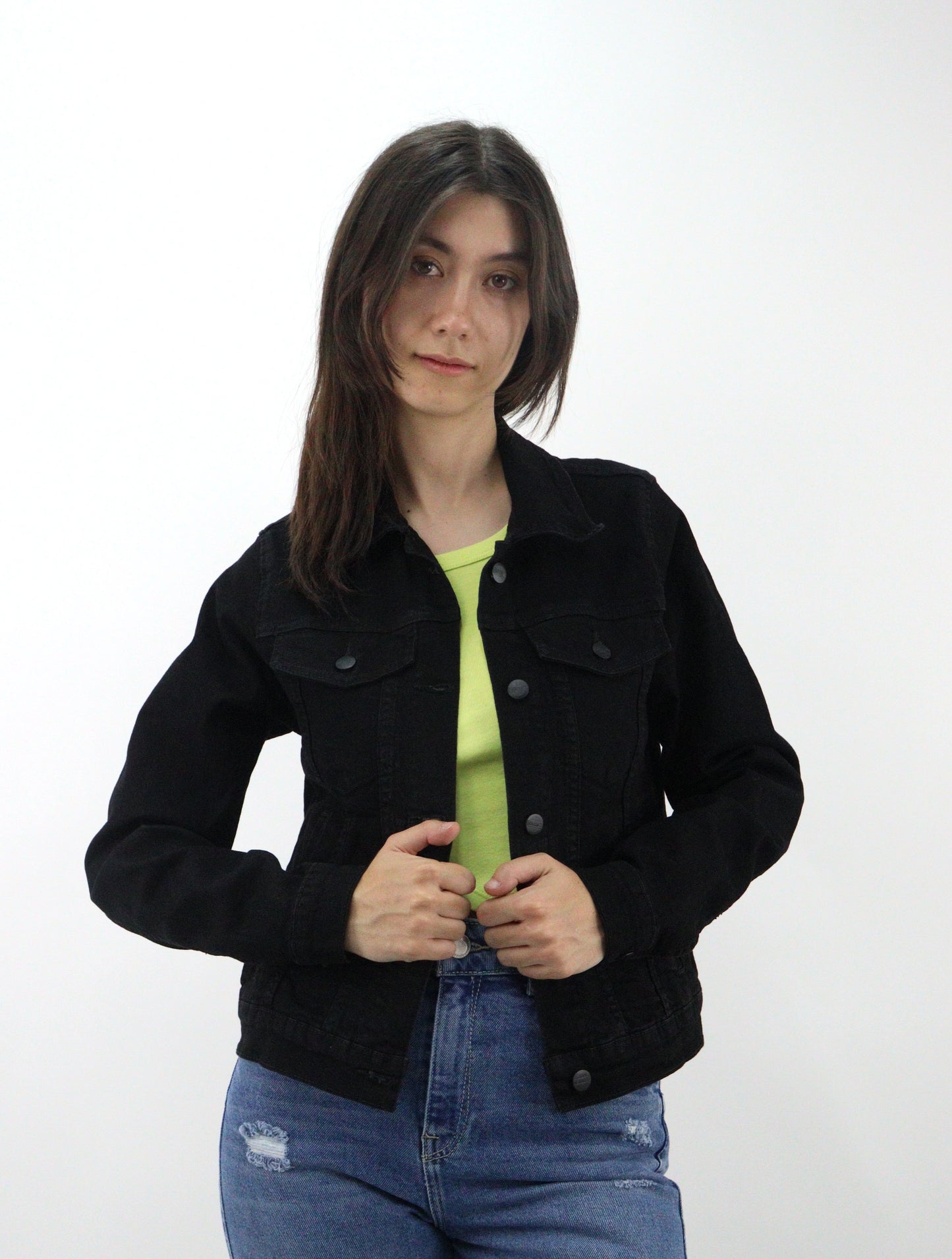 Chamarra denim de color negro (NUEVA TEMPORADA)