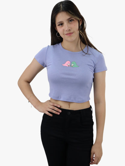 Playera crop de color azul con estampado