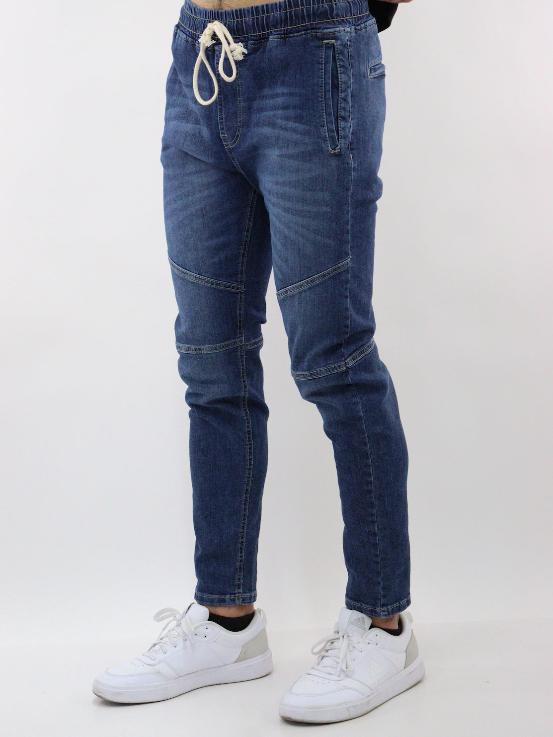 Jogger denim de color azul oscuro