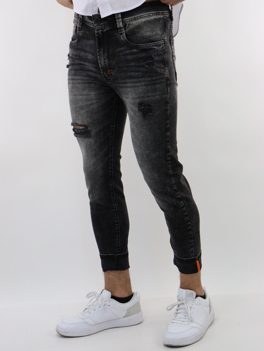 Jeans skinny de color negro deslavado con destrucción (NUEVA TEMPORADA)