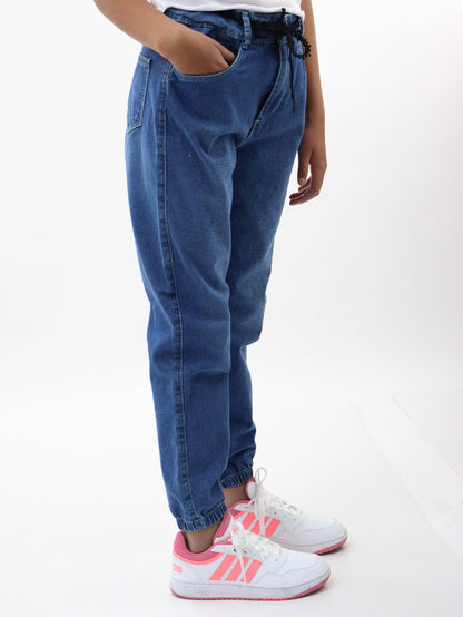 Jogger denim de color azul oscuro