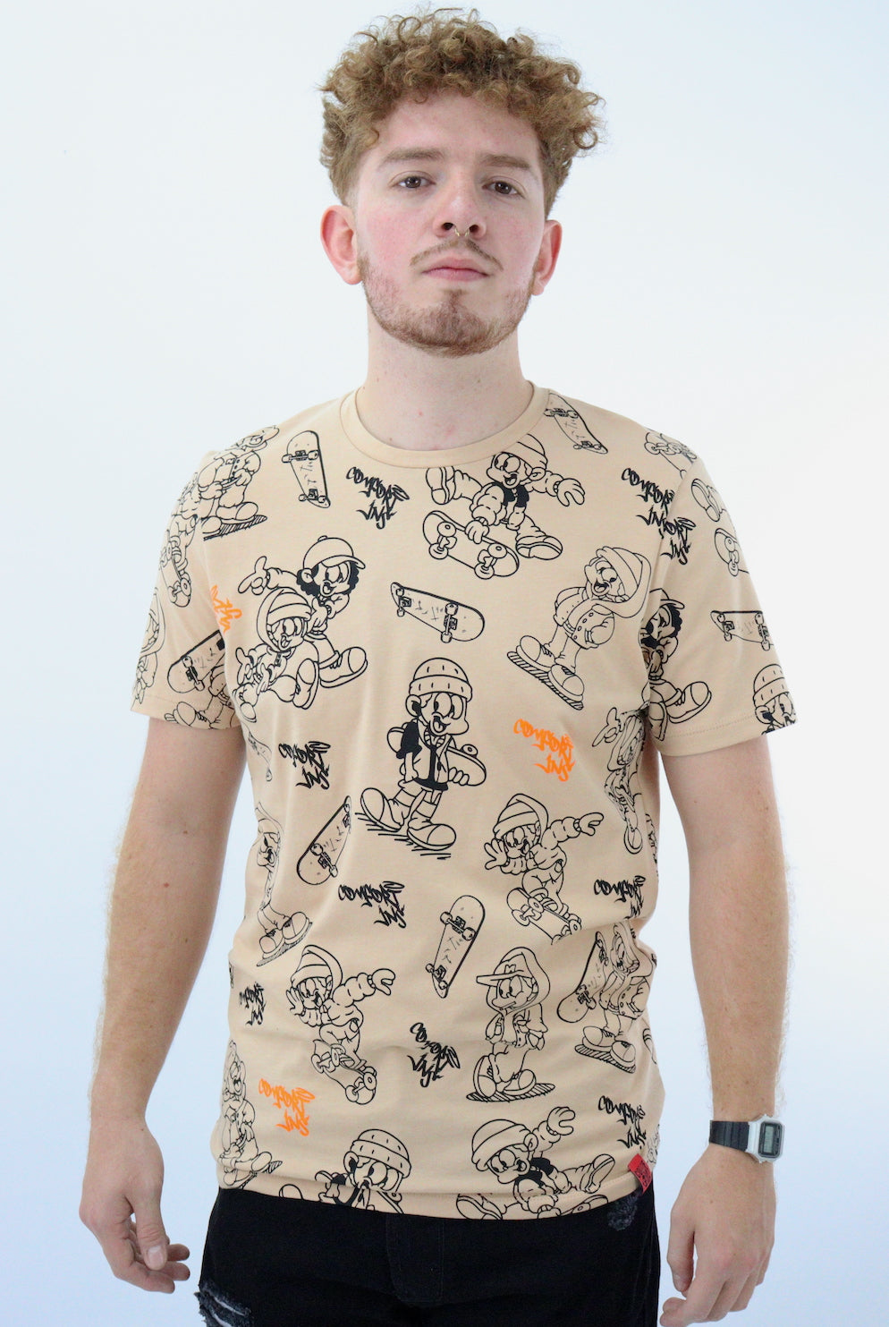 Playera manga corta de color camel con print skateboard