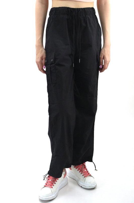 Pantalón cargo parachute de color negro (NUEVA TEMPORADA)