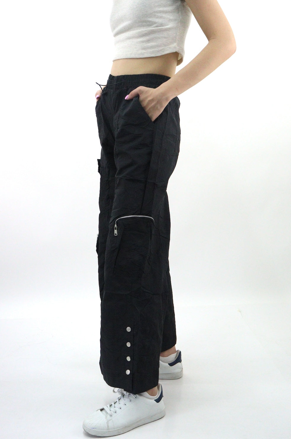 Pantalón cargo parachute de color negro (NUEVA TEMPORADA)