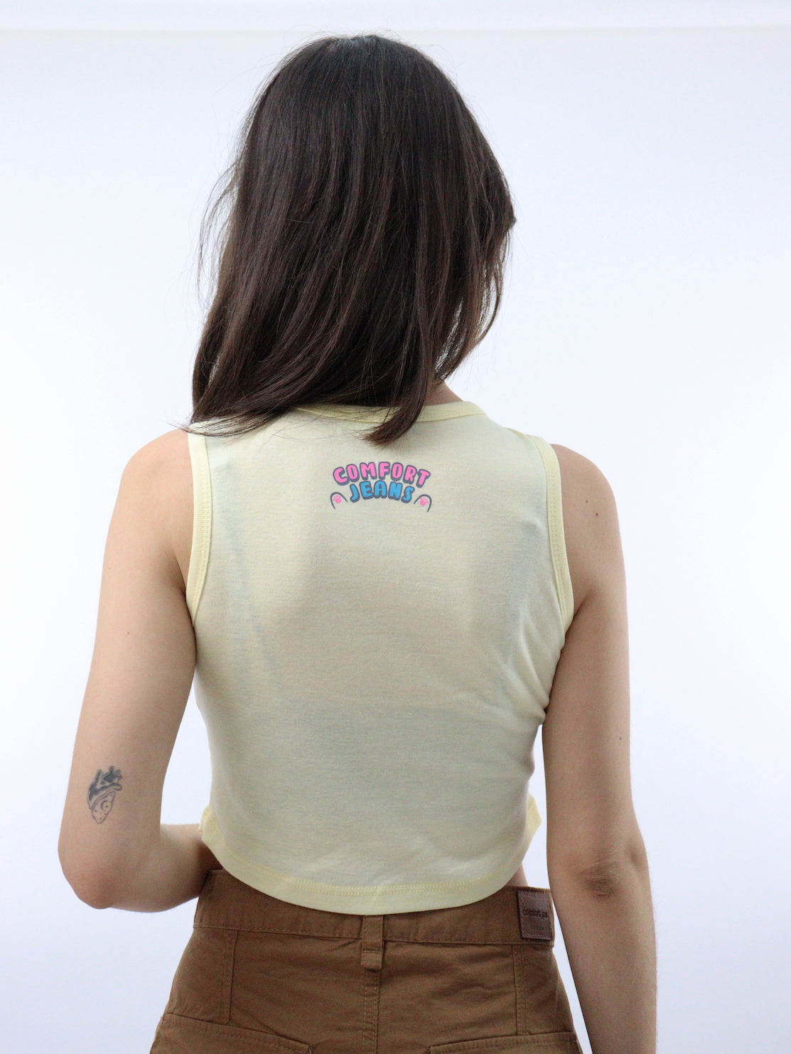 Playera tank de color amarillo con estampado (NUEVA TEMPORADA)