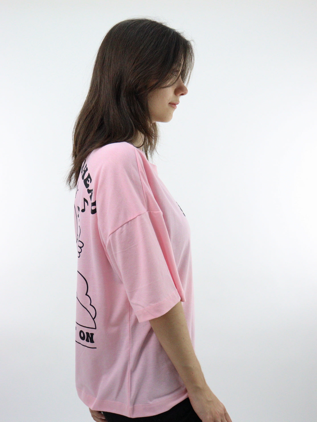 Playera oversize de color rosa con estampado floral (NUEVA TEMPORADA)