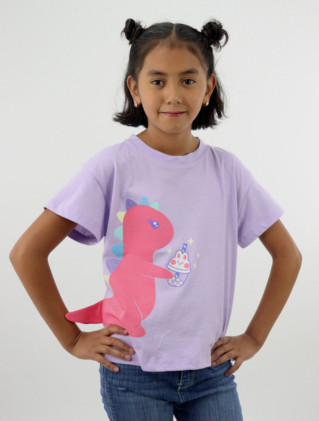 Playera manga corta de color lila con diseño de dinosaurio