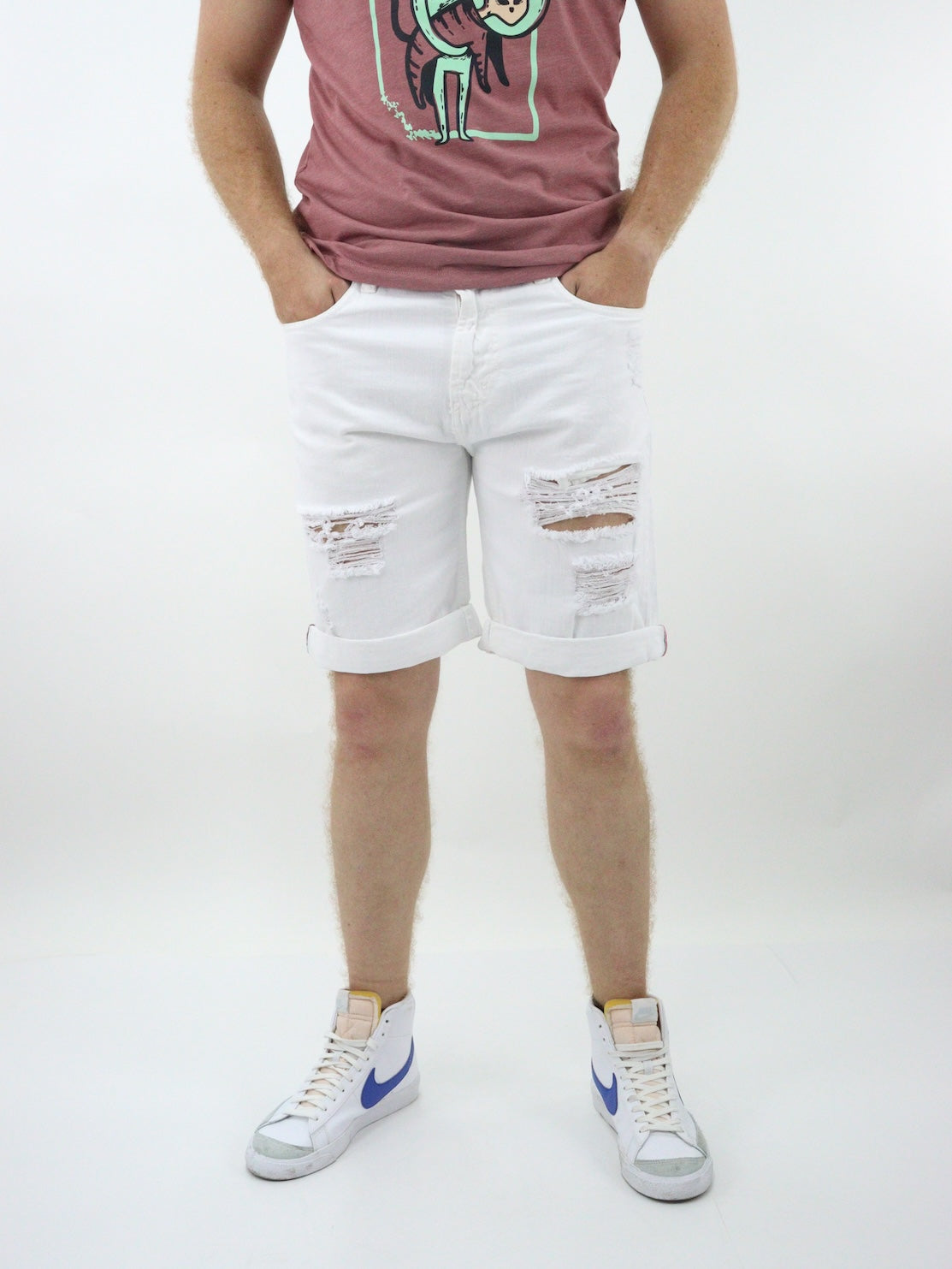 Short de color blanco con destrucción (NUEVA TEMPORADA)