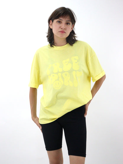 Playera oversize de color amarillo con estampado (NUEVA TEMPORADA)