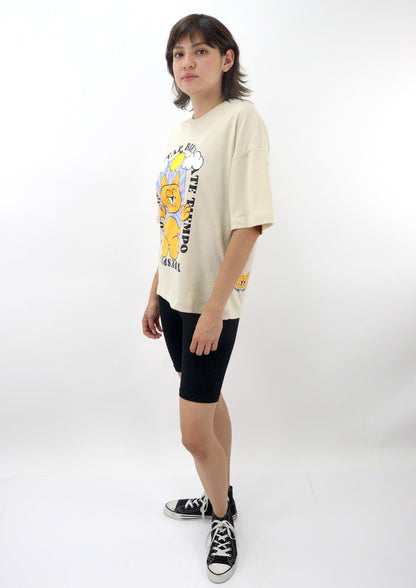 Playera oversize de color beige con estampado  (NUEVA TEMPORADA)