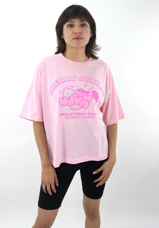 Playera oversize de color rosa con estampado de cerezas (NUEVA TEMPORADA)