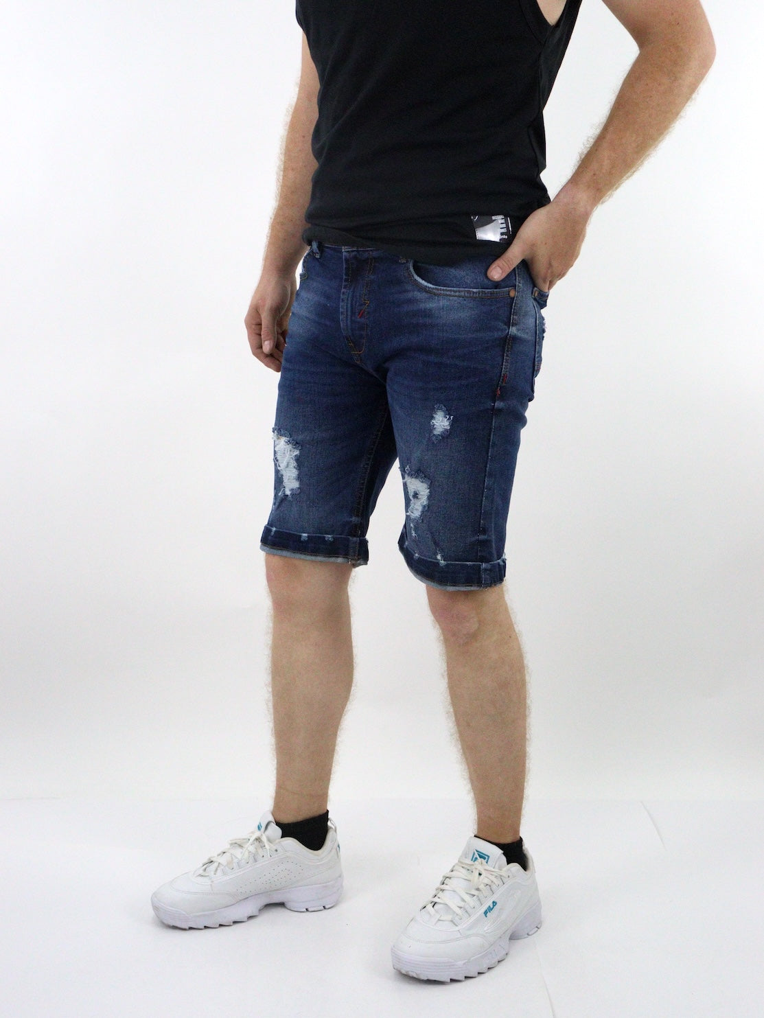 Short denim de color azul oscuro con destrucción (NUEVA TEMPORADA)