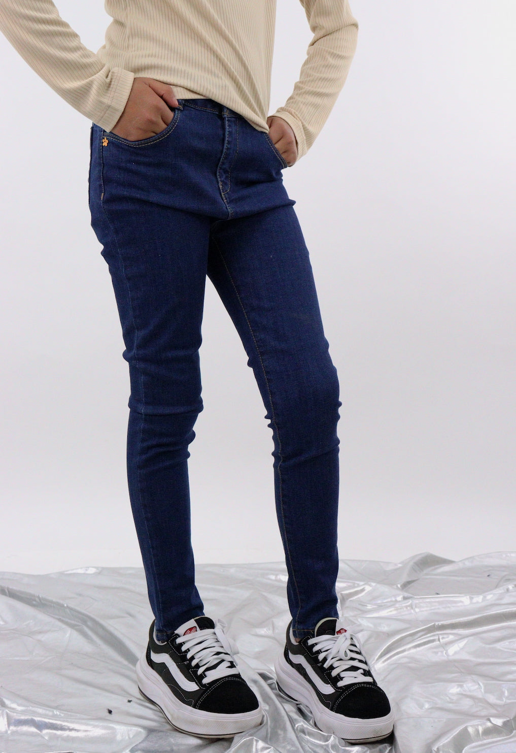 Jeans skinny de color azul oscuro