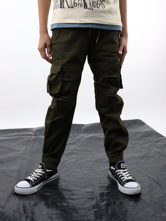 Jogger cargo de color verde militar