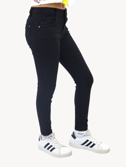 Jeans skinny de color negro (NUEVA TEMPOFRADA)