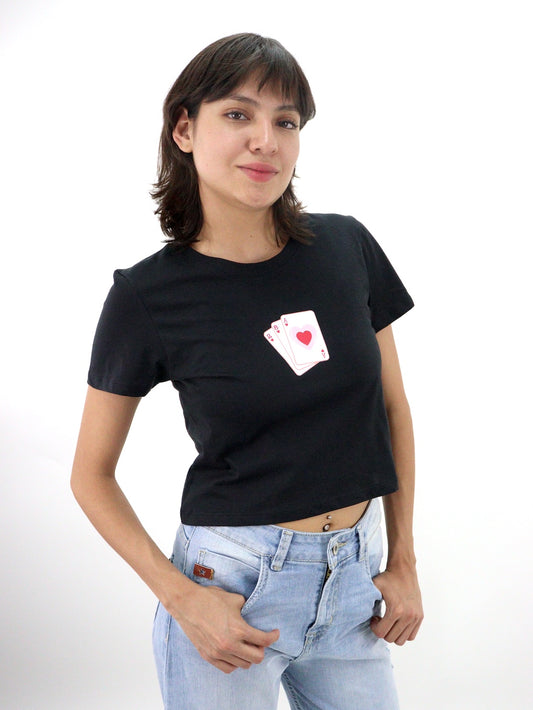 Playera manga corta de color negro con estampado (NUEVA TEMPORADA)