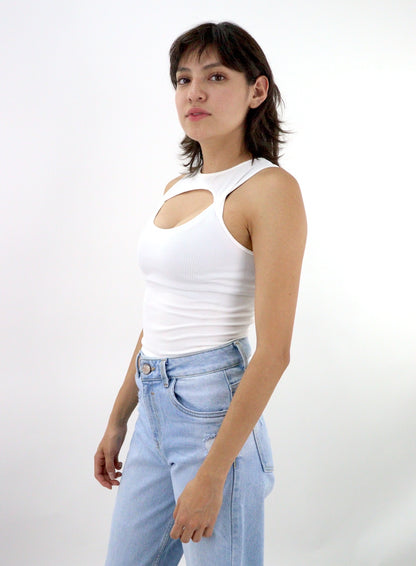 Blusa con abertura en pecho de color blanco (NUEVA TEMPORADA)