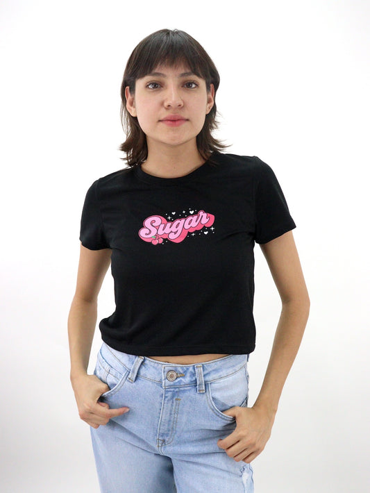 Playera manga corta de color negro con estampado (NUEVA TEMPORADA)