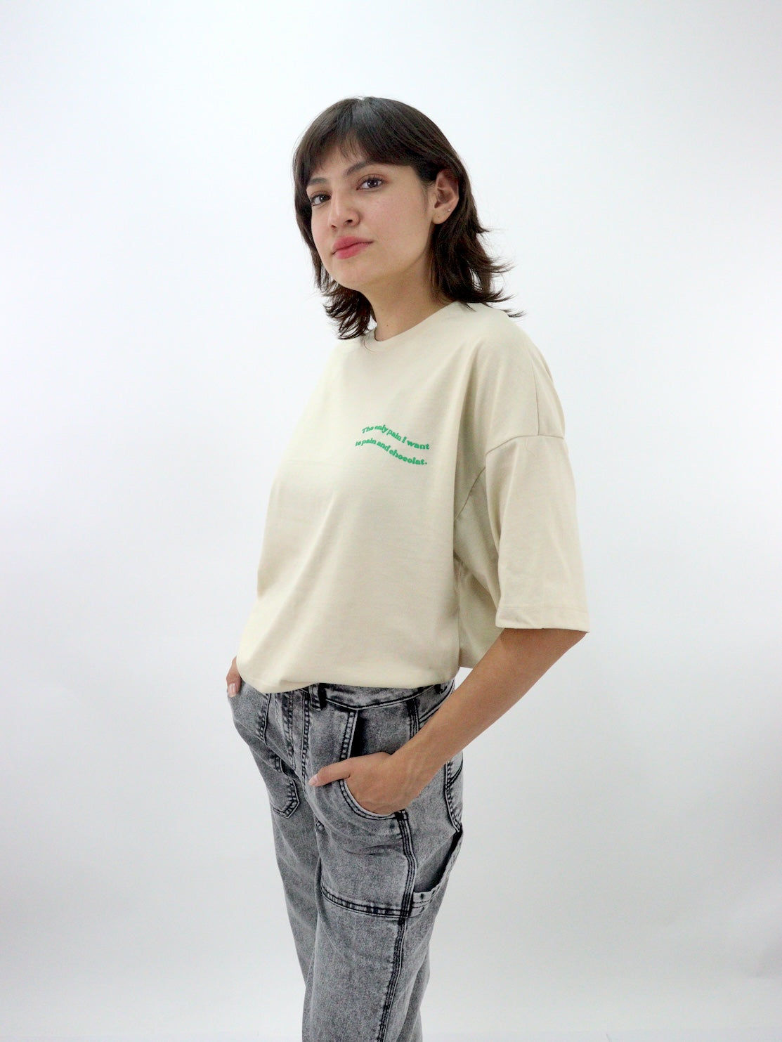 Playera oversize de color beige con estampado (NUEVA TEMPORADA)