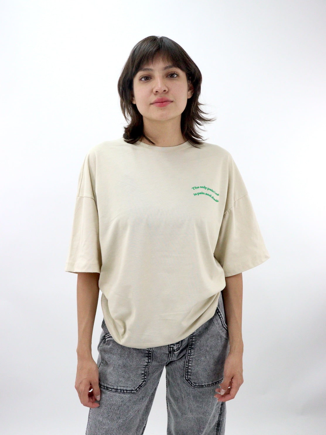 Playera oversize de color beige con estampado (NUEVA TEMPORADA)