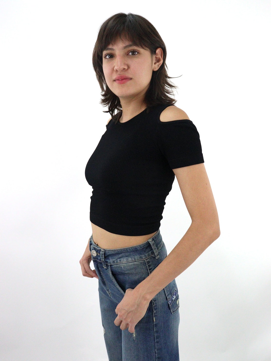 Blusa con abertura de hombros color negro (NUEVA TEMPORADA)