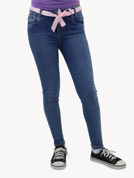 Jeans skinny de color azul oscuro con listón decorativo (NUEVA TEMPORADA)