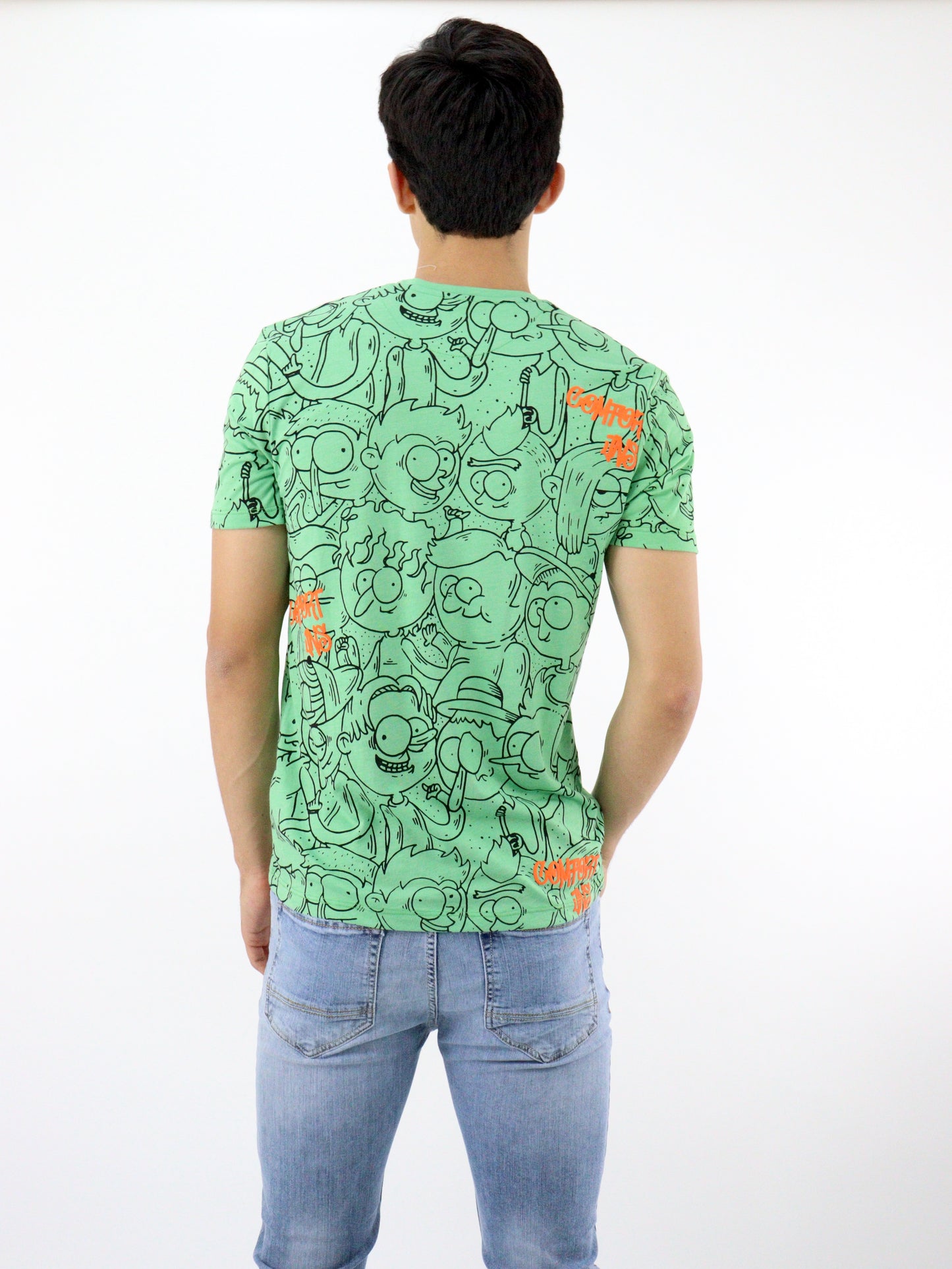 Playera manga corta de color verde con estampado