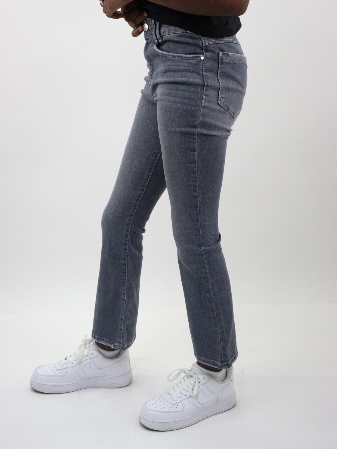 Jeans acampanado de color gris (NUEVA TEMPORADA)