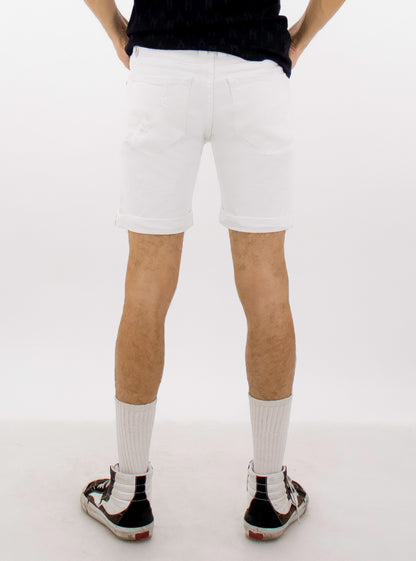 Short denim de color blanco con destrucción